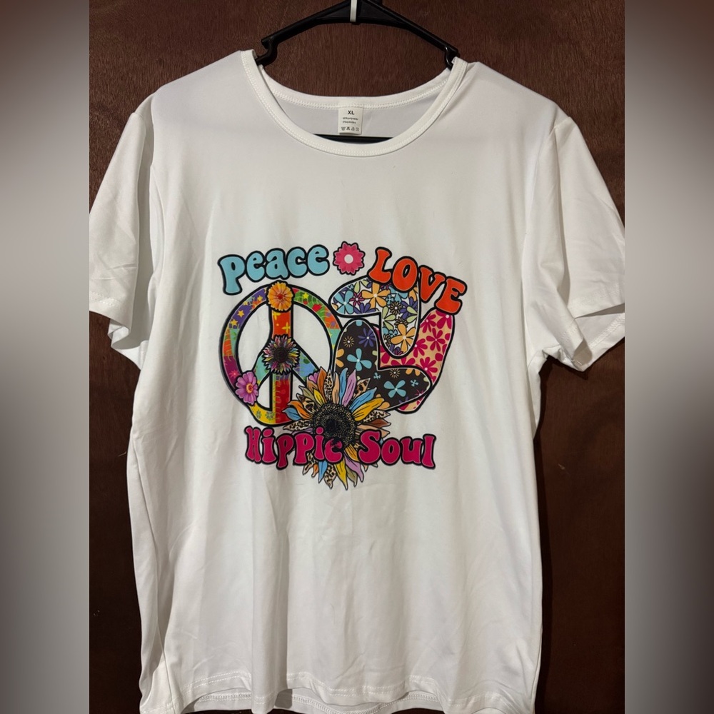 5/$15or $5 alone Women’s NWOT white Hippie tshirt
